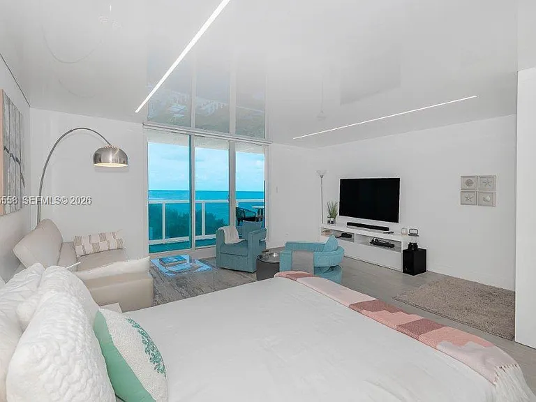 2301 Collins Ave #811 — Photo 3