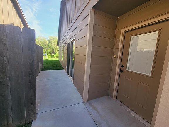 3rd image of 916 W Onewood Pl #1