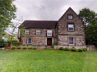 2707 Inverness Rd, Shaker Heights, OH 44122