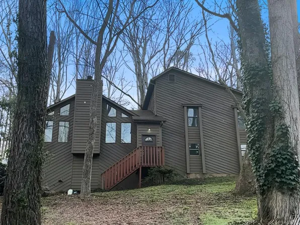 136 Creekview Dr, Woodstock, GA 30188