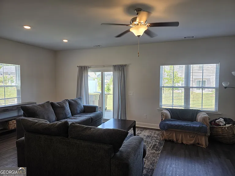 541 Governor Treutlen Cir — Photo 6