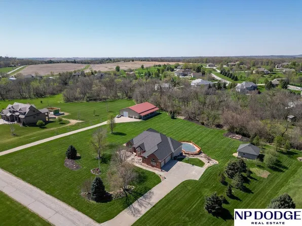 7657 Saddle Dr, Papillion, NE 68046