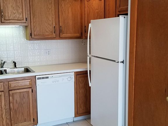3rd image of 406 Joe McCarthy Dr APT B4