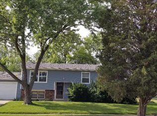 7732 Knotty Pine Ct, Woodridge, IL