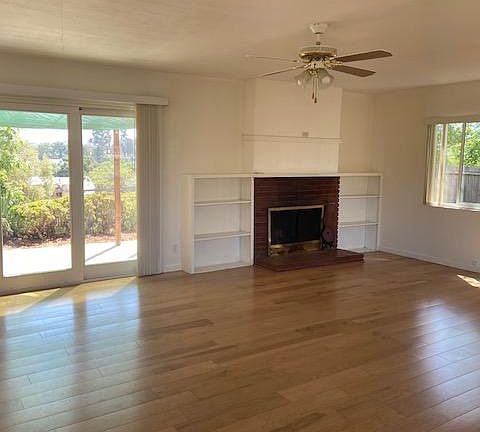 Living room. Fireplace allows Duraflame logs.