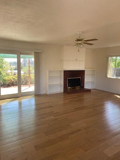 Living room. Fireplace allows Duraflame logs.