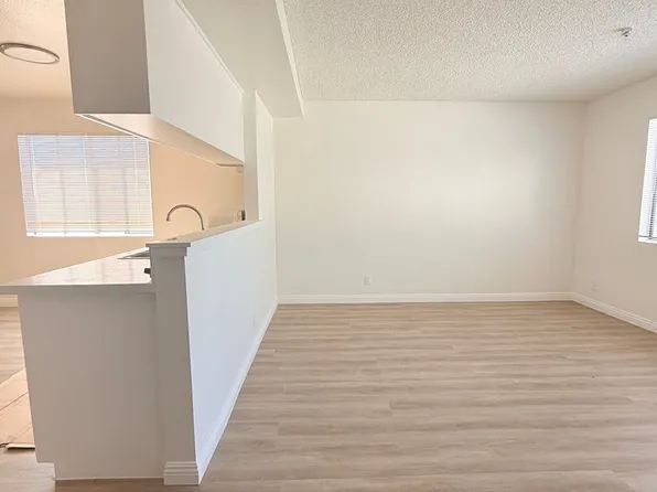 Cranbrook, 12516 Cranbrook Ave APT 8, Hawthorne, CA 90250