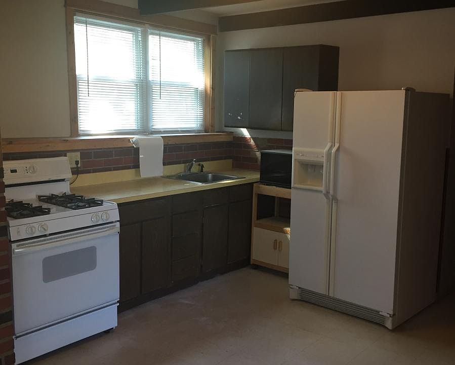 1st image of 3906 Evergreen St #01