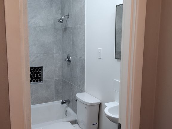 4th image of 3409 Briscoe St