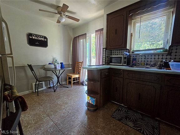5th image of 19403 Ridgewood Ave