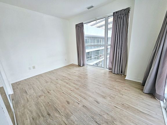 4th image of 275 Yorkland Rd #309