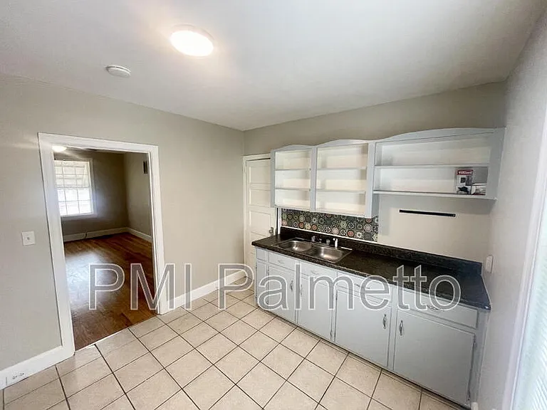 1717 Burnham St — Photo 9