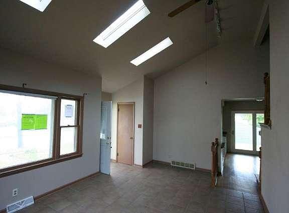 4th image of 7819 W Medford Ave