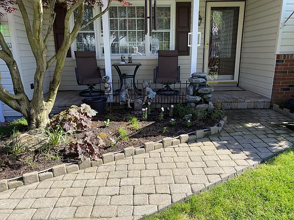 4th image of 912 Edgebrook Dr N
