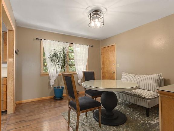 5th image of 3322 Mueller Ln
