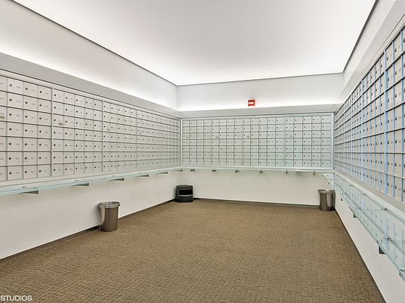 3rd image of 2800 N Lake Shore Dr APT 2208