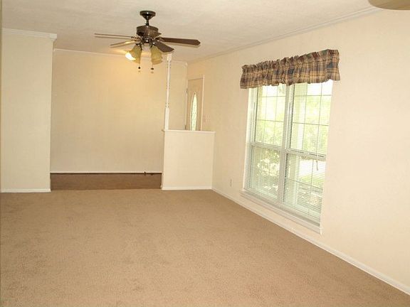 4th image of 9206 Wallingford St