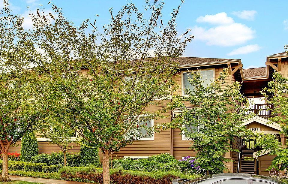 1st image of 1957 23rd Pl NE APT 202