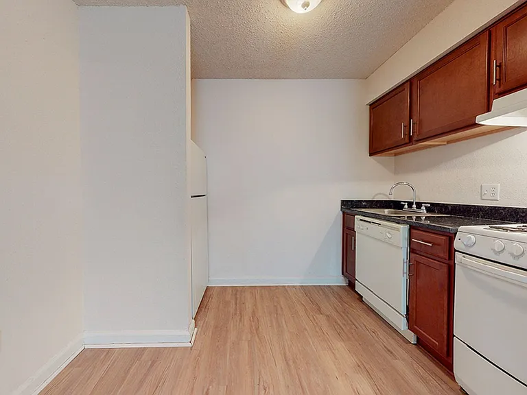 2416 Pasadena Ave — Photo 6