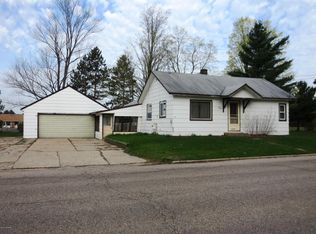 709 N Cedar St, Evart, MI 49631