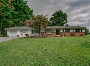 5825 Lakeview Dr, Sykesville, MD 21784