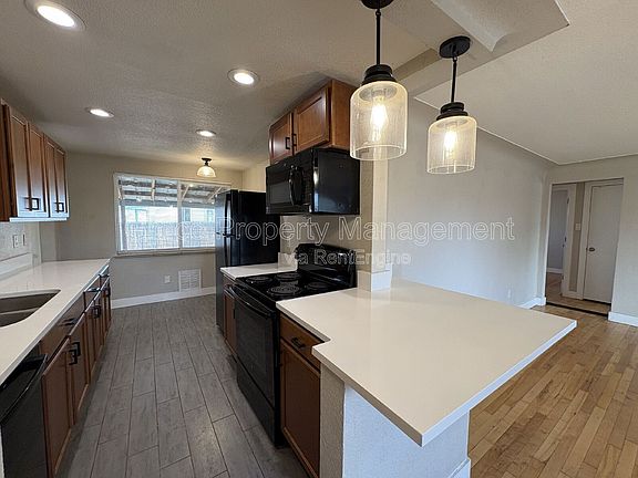 4th image of 1673 S Benton St