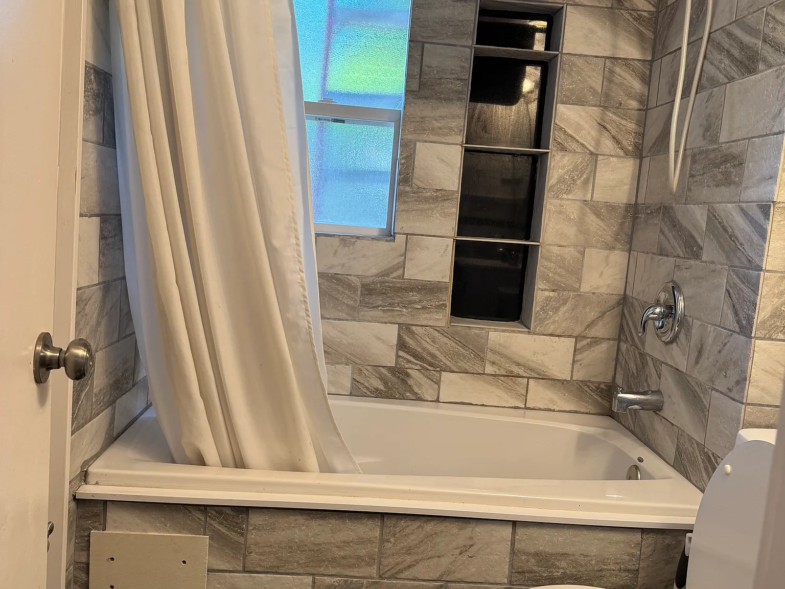 Studio, 305 sqft, $1,185 — Photo 2