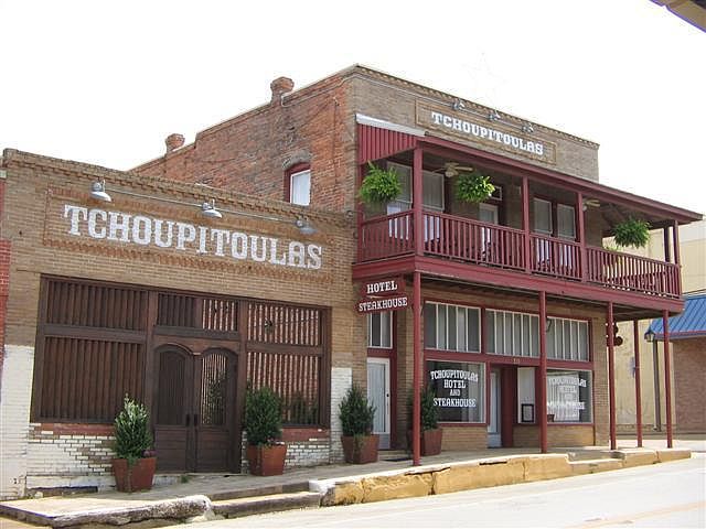 1st image of 208 E Goliad Ave