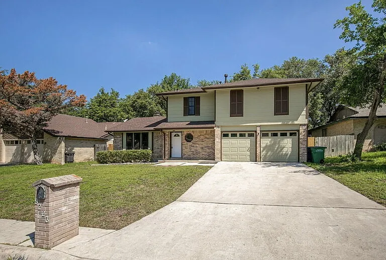 9223 Ridgeland St — Photo 1