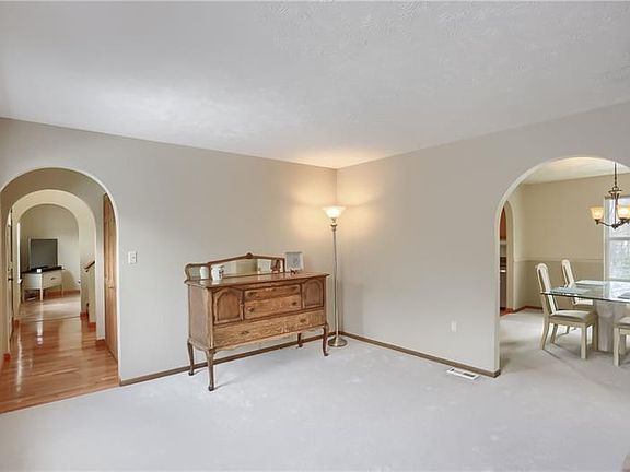 3rd image of 746 Kilbuck Dr