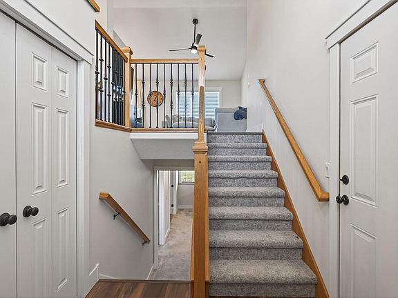 3rd image of 929 Farmers Ridge Trl