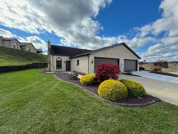 2nd image of 49123 Fairway Dr