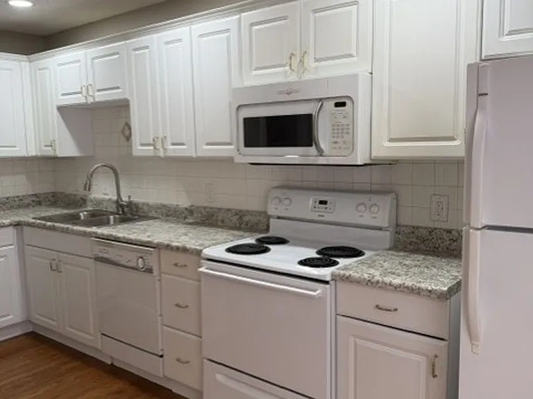 175 E Grande Ave #8 — Photo 6