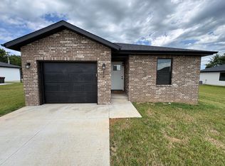 414 N Cherokee Trail, Clever, MO 65631