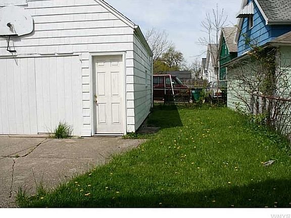 3rd image of 132 Newburgh Ave