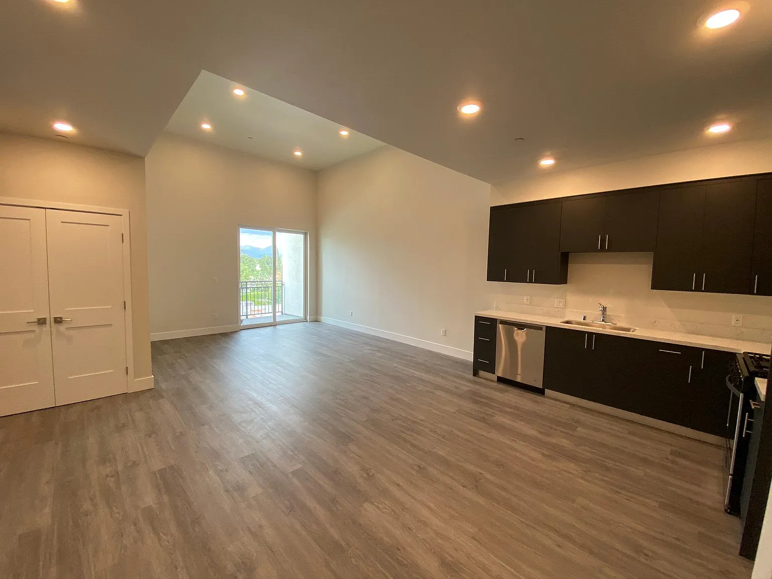2 bed, 1000 sqft, $2,795 — Photo 1