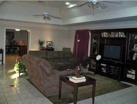 2nd image of 4000 Alonzo St