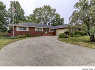 2432 Manchester Dr, Springfield, IL 62704