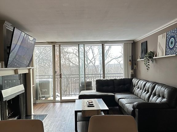 3rd image of 5800 Oakwood Dr Unit 5G