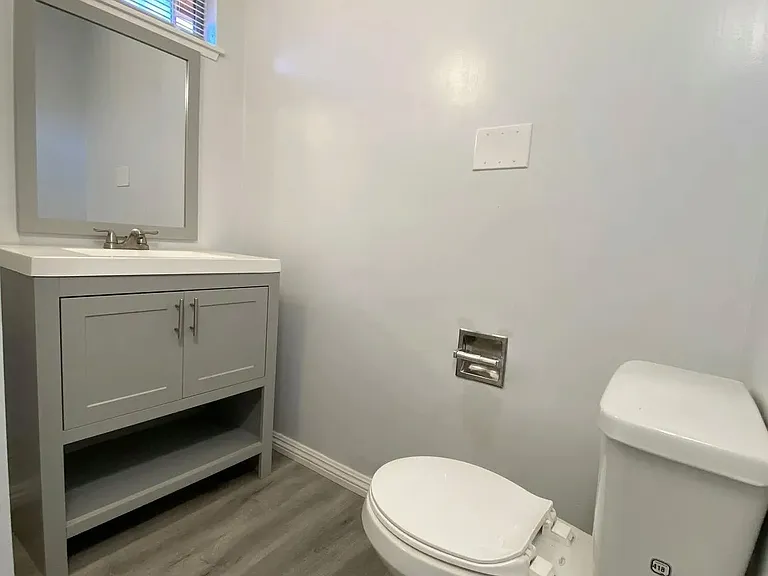 2037 N Lime Ave — Photo 9