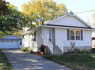 1434 Woodside Dr NW, Cedar Rapids, IA 52405