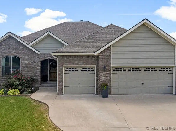 4931 Lost Cove Rd, Grove, OK 74344