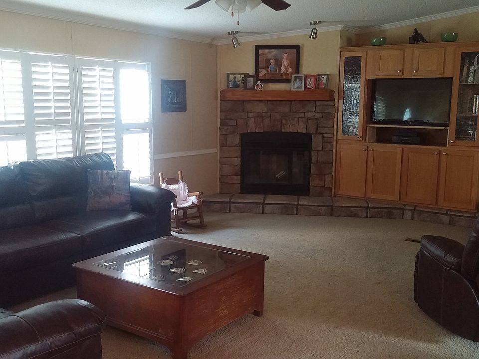 Spacious living room