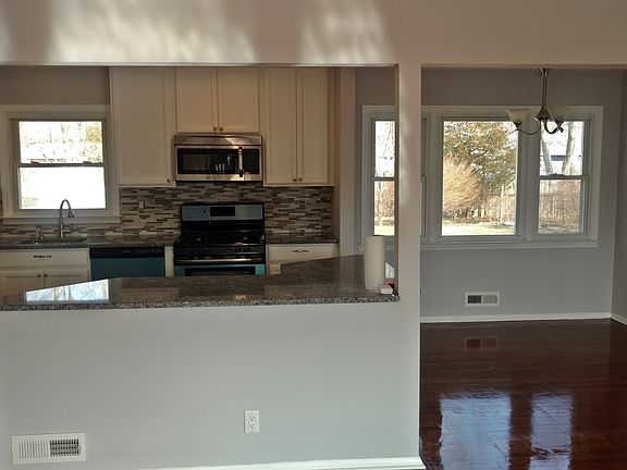 3rd image of 117 Taft Dr