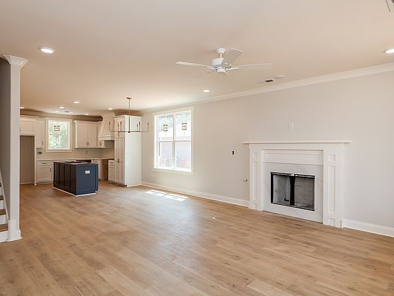 2nd image of 1009 Nuttall Oak Dr