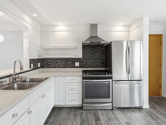4th image of 5547 W Higgins Rd #2A