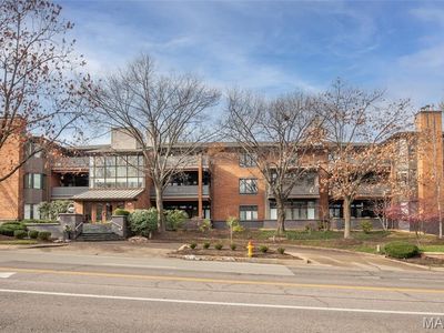155 N Hanley Rd APT 302, Saint Louis, MO, 63105