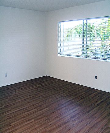 3rd image of 1706 Brockton Ave APT 8
