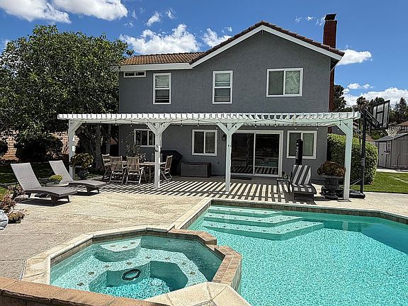 2nd image of 1290 Versailles Cir