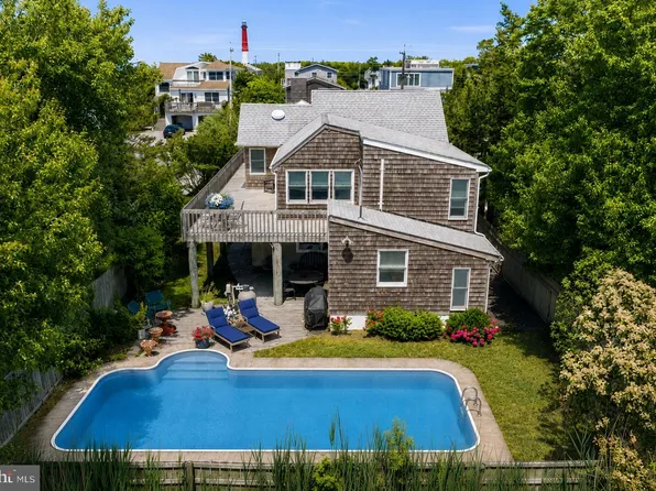 18 W 7th St, Barnegat Light, NJ 08006